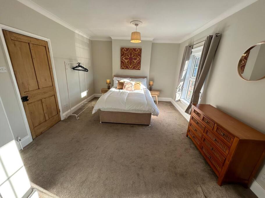 2 Bedroom Full Of Character *