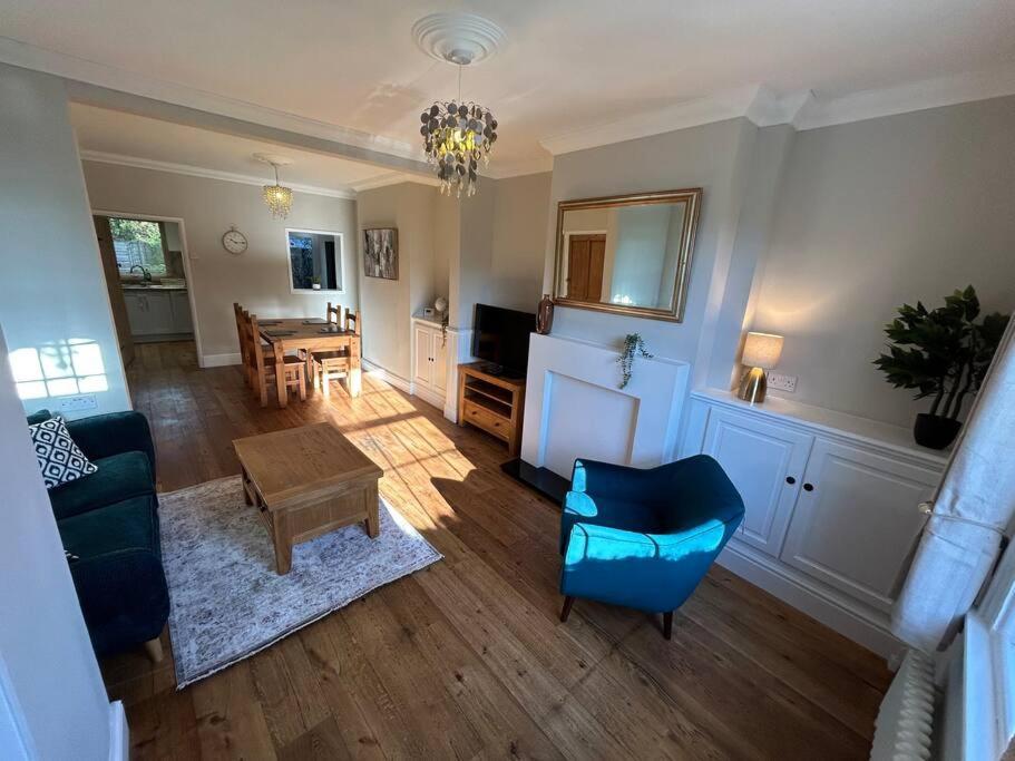 2 Bedroom Full Of Character Holiday home *