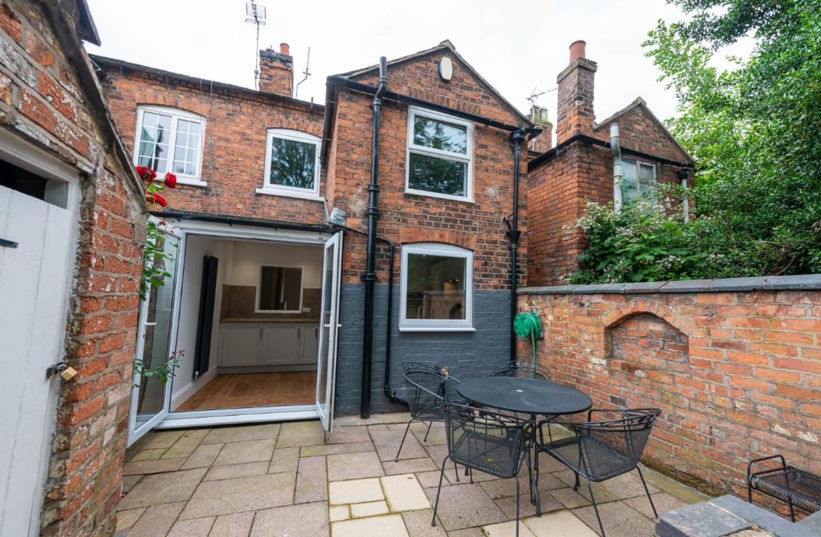 2 Bedroom Full Of Character *